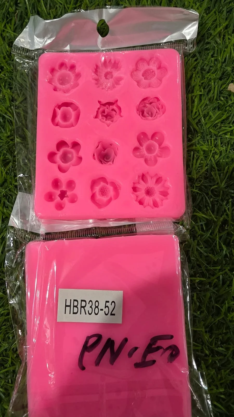 HBR 38-52 12 Cavity Flower Mould